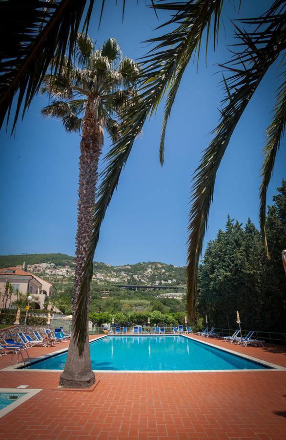 Residence Pian Dei Boschi Pietra Ligure Exterior foto